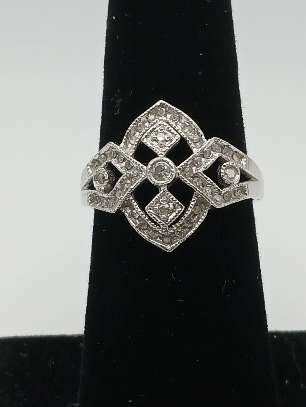 Vintage 10K White Gold Ring